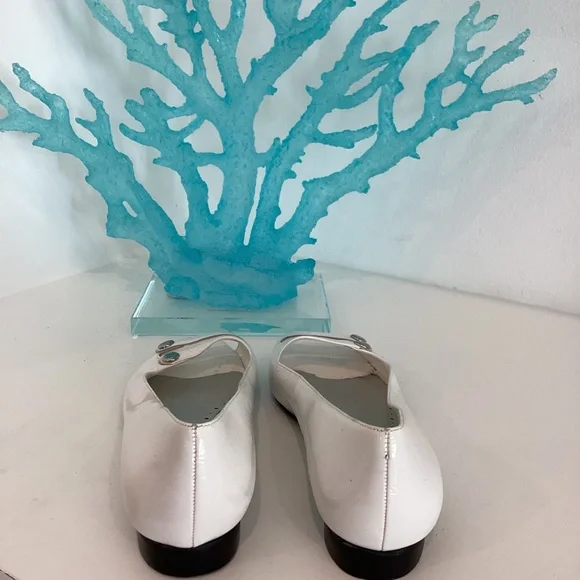 Michelle D White Patent Leather open toe slip in shoes flats Sz 6 M - Picture 12 of 13